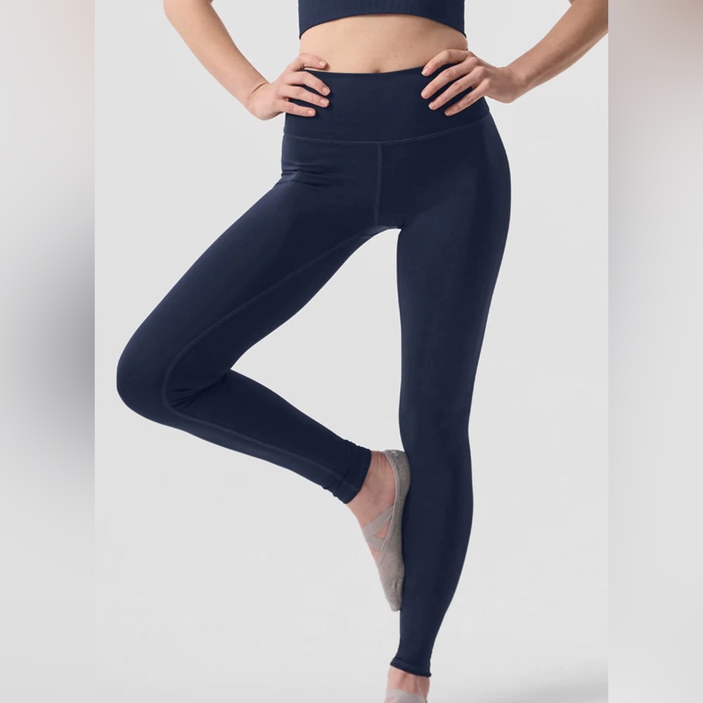 Alo Yoga High-Waist Airlift Leggings in Navy Size S
